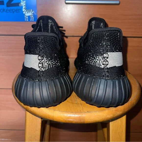 Yeezy Boost 350 V2 Oreo Size 9 - No Box display picture 2